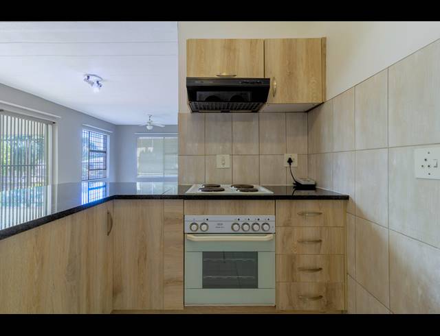 2 BEDROOM TOWNHOUSE FOR SALE IN ROODEKRANS